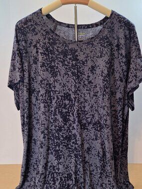 Tek Gear Essential Gear Women’s 2X Short Sleeve Top – Navy/Gray Pattern